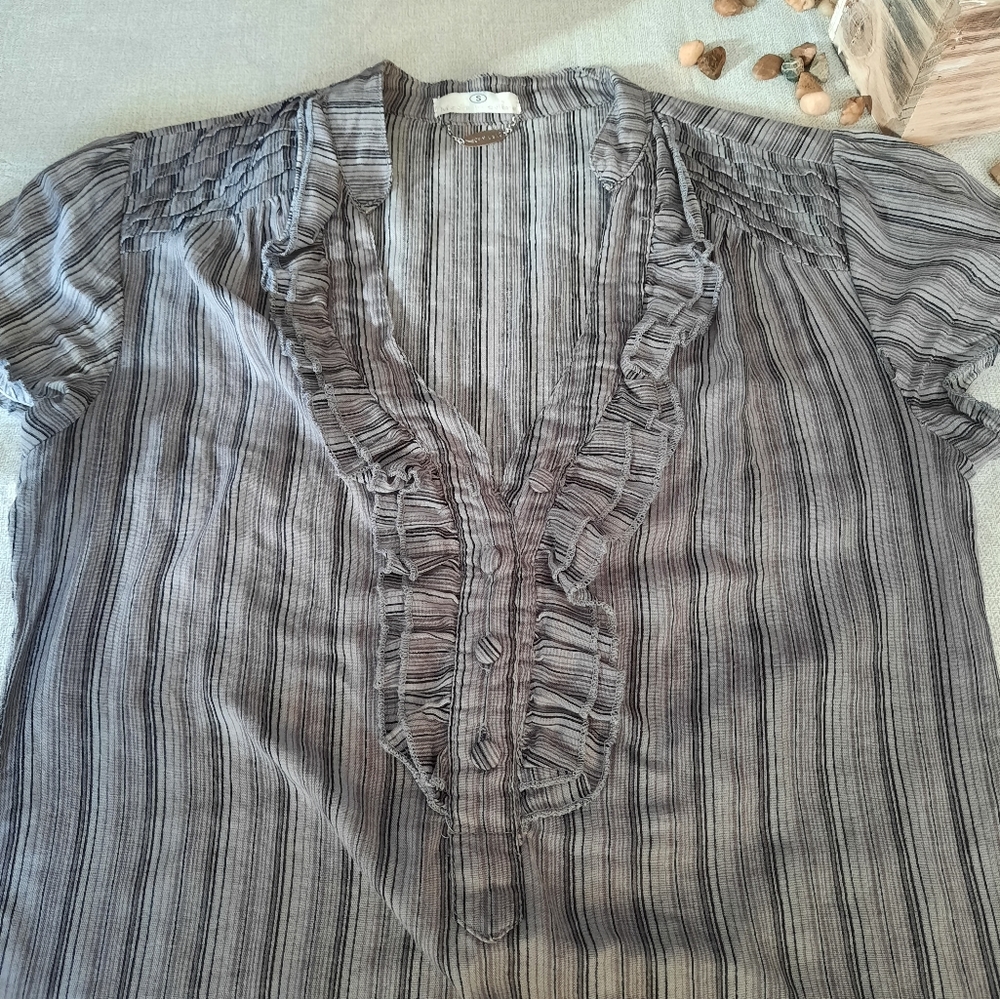 ALI & KRIS 1X Buttoned High Hem Relaxed Fit Shirt Gray Striped Size S